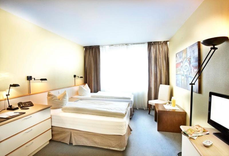 Hotel B99 Offenbach am Main Room photo